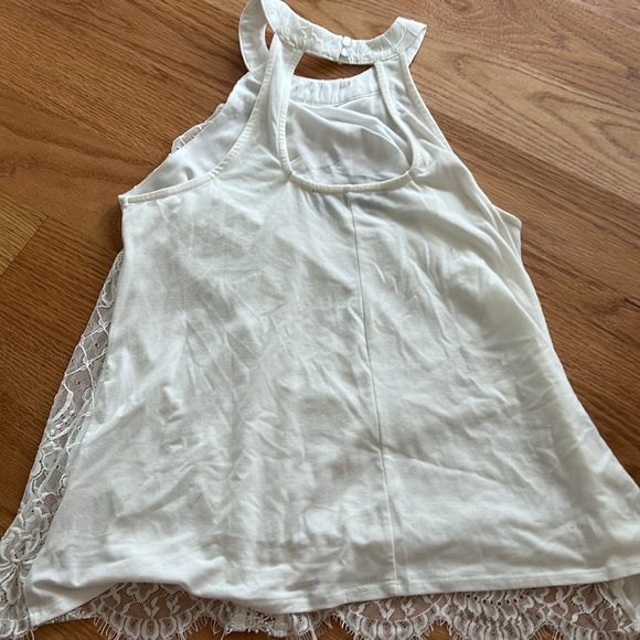 Women’s Blue Rain Francesca’s embroidered tank top size M - Picture 3 of 3